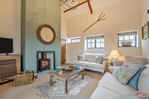 TV, fireplace - 3 Bed in Sedgehill (oc-b34698) (Sedgehill)