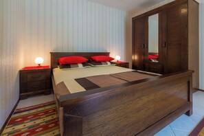 1 chambre, lit parapluie, Wi-Fi gratuit, draps fournis