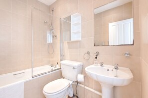 Bathroom - Spacious 3BR Home Sleeps 7 | Parking, WiFi & Near Centre (Plasmarl)