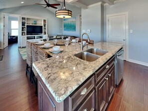 Dining - Beachfront Blue | Oceanfront & Private Deck (Galveston)