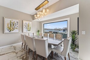 Dining - Crocker Cove - Stunning 6 bedroom lakefront house (Lake Ozark)