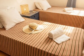 Iron/ironing board, travel cot, bed sheets - Jardim do Sul Apt 1 with 2 bedrooms and 1 bathrooms (Moncarapacho)