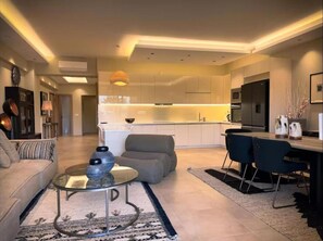 TV - Elegant VIP Apartment - Athens Town (Athina)