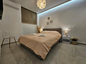 Iron/ironing board, travel cot, free WiFi, bed sheets - Sagar Residential Apartment - Athens Town (Nea Ionia)