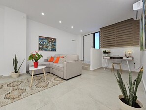 TV - Sagar Residential Apartment - Athens Town (Nea Ionia)