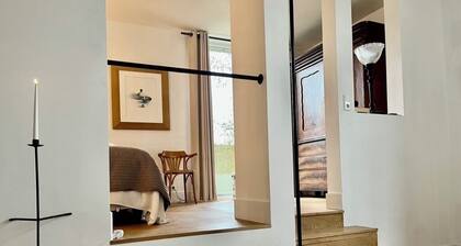 5 minutes from the Wadden Sea! B&B with walled monastery garden.