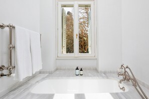 Hair dryer, towels - Castle Claudia | An authentic corfu retreat (Doukades)