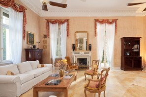 Living area - Castle Claudia | An authentic corfu retreat (Doukades)