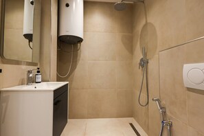 Bathroom - Grandstay Tirana Central 02 (Tiranë)