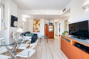 Fernseher, DVD-Player, Stereoanlage