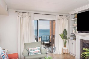 TV, DVD player, offices - Bayfront Condo with Pool (Ocean City)