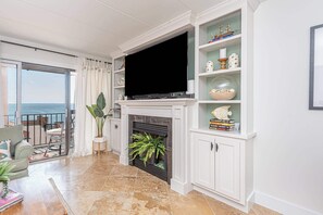 TV, DVD player, offices - Bayfront Condo with Pool (Ocean City)