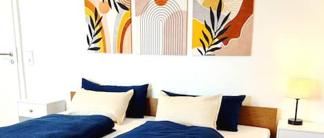 WiFi, bed sheets