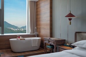 豪華客房 | 高級寢具、熨斗/熨衫板、免費 Wi-Fi、床單