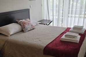 Iron/ironing board, WiFi, bed sheets - Land - oak house (Outeiro da Ribeira)
