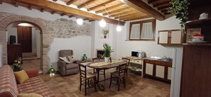 Living area - Vrbo Property (Anghiari)