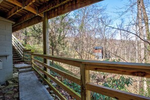 Property grounds - *Amazing 3BD w/ Hot Tub | Fire Pit + Pool Access* (Gatlinburg)