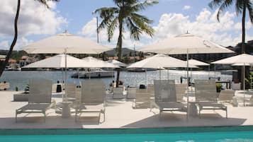 Outdoor pool, pool umbrellas, sun loungers