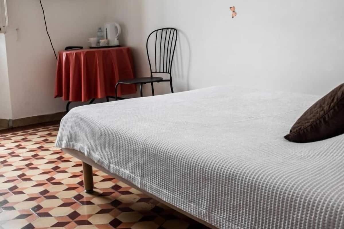 Standard Single Room, Shared Bathroom