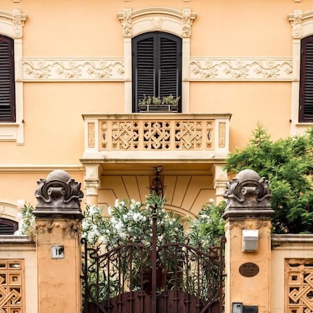 Dettaglio esterni. B&B Arena Alfieri
