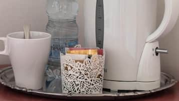 Standard Single Room, Shared Bathroom | Coffee and/or coffee maker