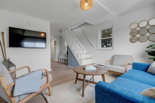 Stunning Water Views w/ Prime location 2 minute walk to Beach