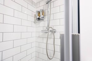 Hair dryer - Contractor Studio • Parking • Smart TV & Kitchen (Pontardawe)
