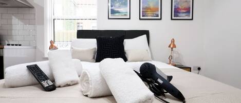 Desk, WiFi, bed sheets