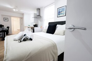 Desk, WiFi, bed sheets