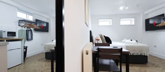 Contractor Studio • Parking • Smart TV & Kitchen