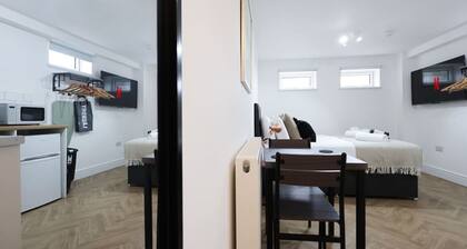 Contractor Studio • Parking • Smart TV & Kitchen