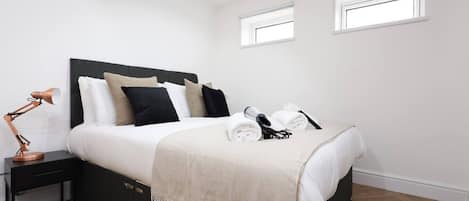 Iron/ironing board, WiFi, bed sheets