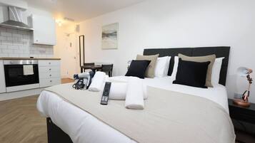 Iron/ironing board, WiFi, bed sheets