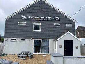 Exterior - Work Stay: En-Suite, Kitchen, Free Parking (Pontardawe)