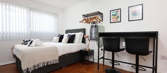 Contractor Studio • Parking • Smart TV & Kitchen