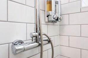 Hair dryer - Contractor Studio • Parking • Smart TV & Kitchen (Pontardawe)