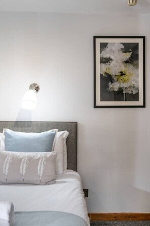 WiFi, bed sheets