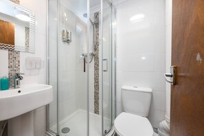 Hair dryer - Single Room • Fridge • Microwave • Parking (Pontardawe)