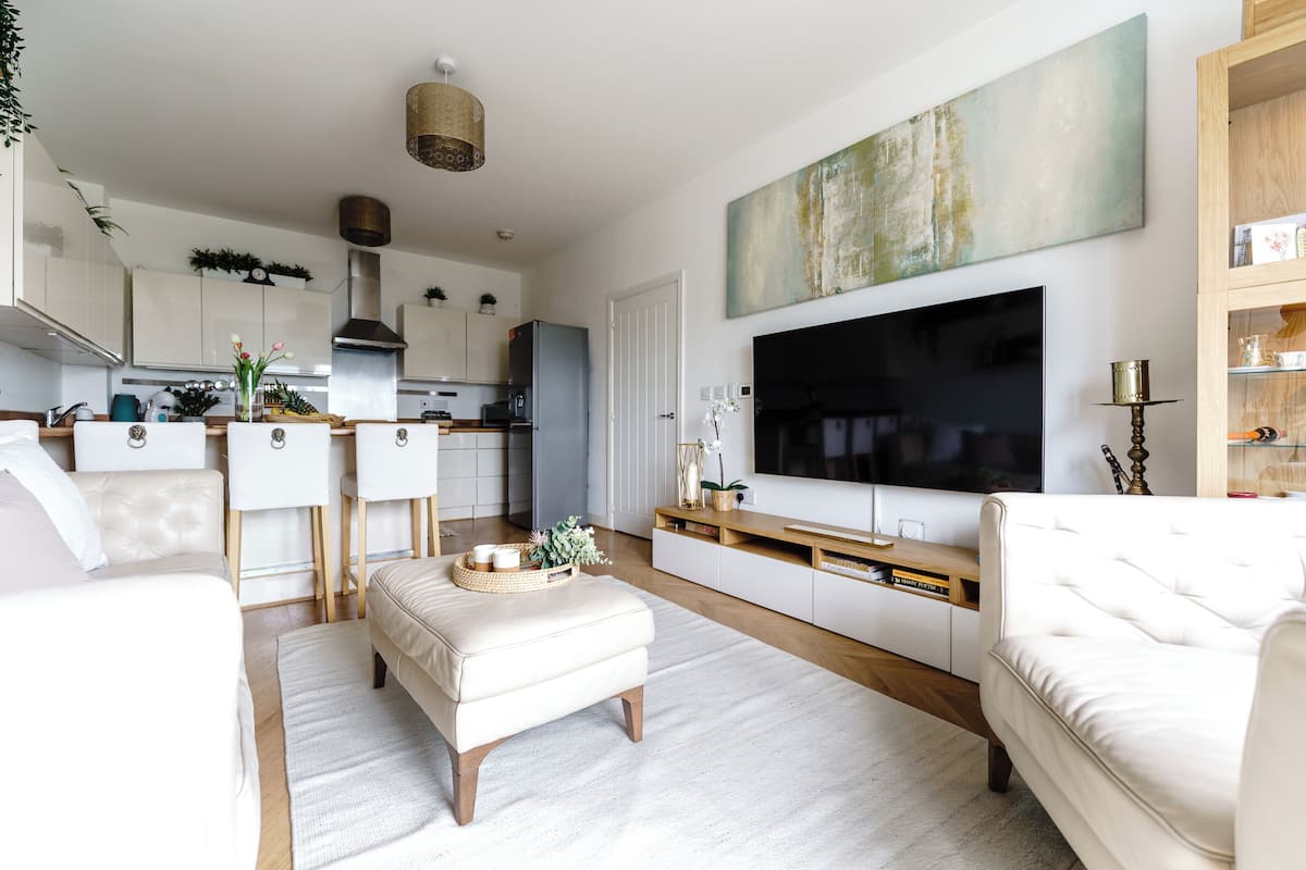 Căn hộ tiện nghi đơn giản, quang cảnh sông | Khu phòng khách