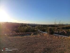 Property grounds - Cozy 2-bedroom house in tranquil Wickenburg with private  pool and amazing views (Wickenburg)