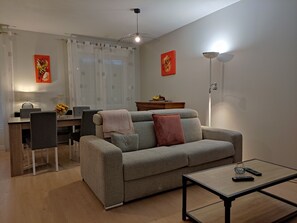 Living area - Vrbo Property (Clermont-Ferrand)
