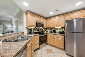 Fridge, microwave, oven, stovetop - Baskins Creek 411 🌄 Walk to Downtown | Pool, Hot Tub & Views 🌿 (Gatlinburg)