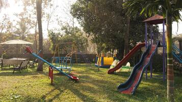 Children’s play area – outdoor