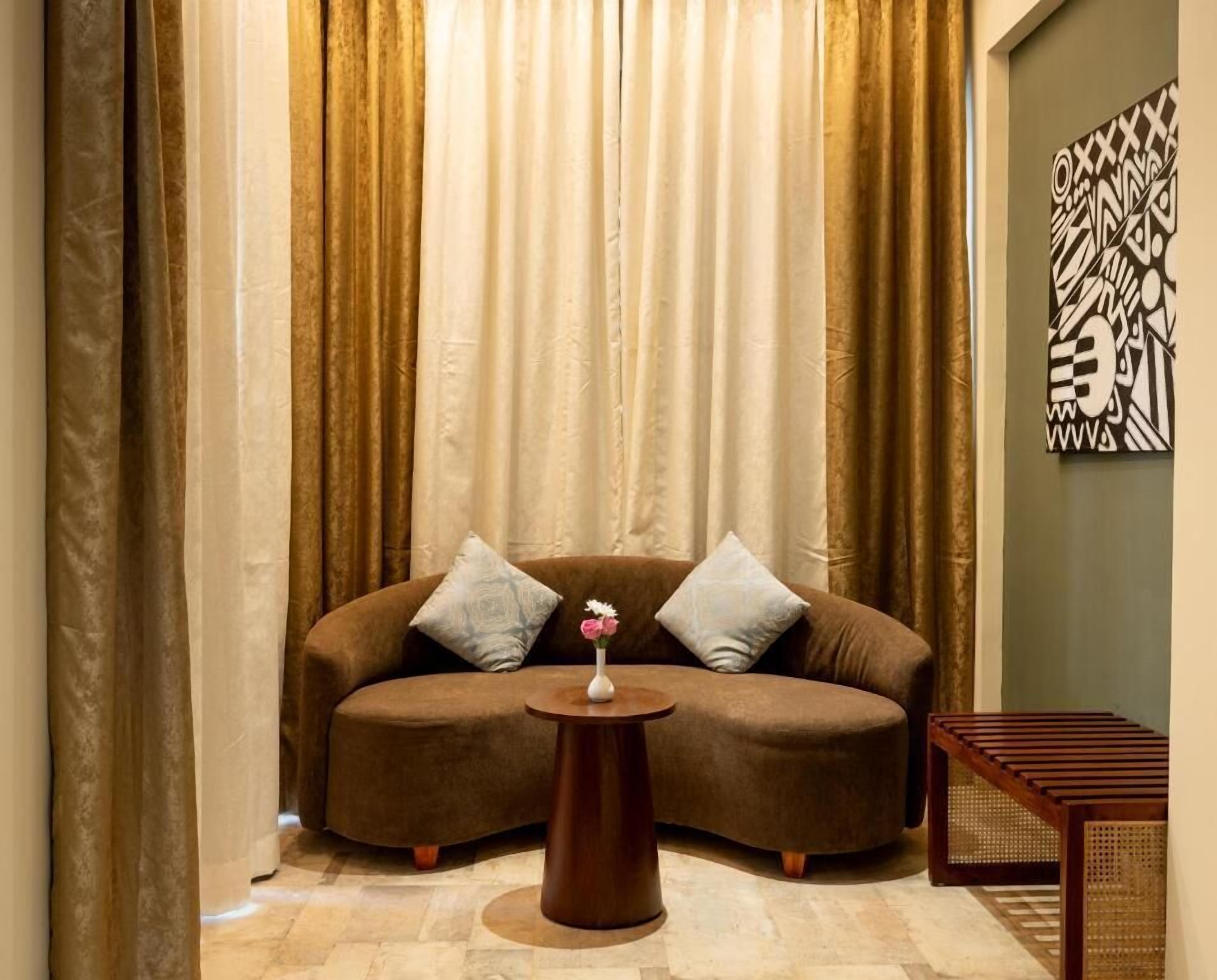 Family Suite, Balcony, Pool View | Living area