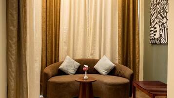 Family Suite, Balcony, Pool View | Living area