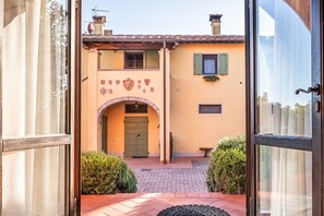Exterior detail - Apartment 'La Terrazza' with Shared Pool, Garden, and Wi-Fi (Montecastello)