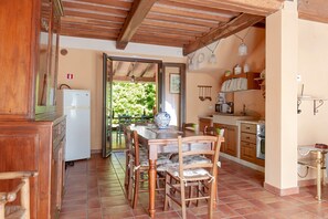 Dining - Apartment 'Il Fienile' with Shared Pool, Garden and Wi-Fi (Montecastello)