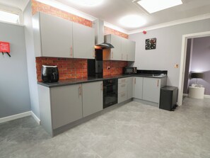 Dishwasher, cookware/dishes/utensils - Shotts Cottage (Stirling)