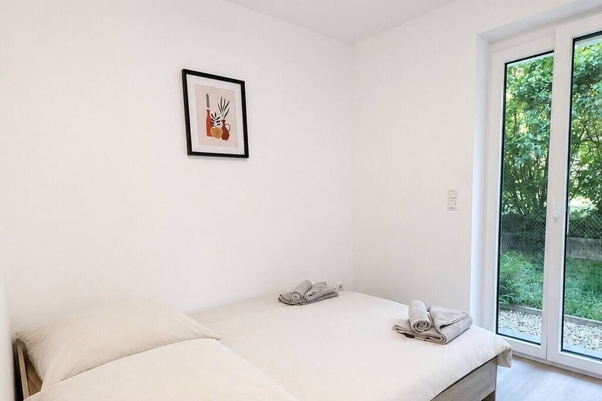 Signature Apartment | Free WiFi, bed sheets