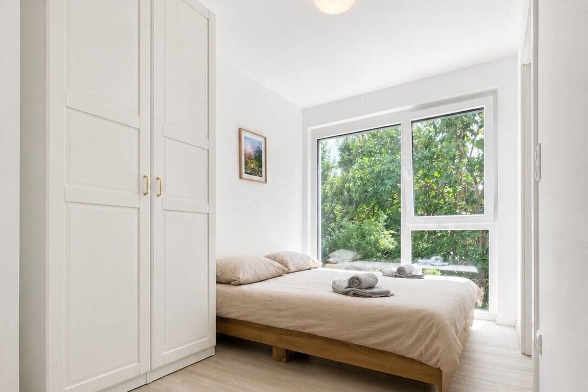 Business Apartment | Free WiFi, bed sheets